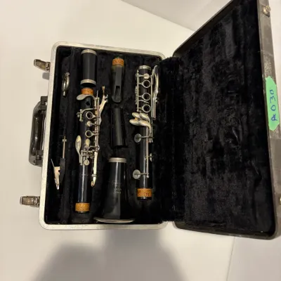 Sale Photo Thumbnail #119: Bundy clarinet