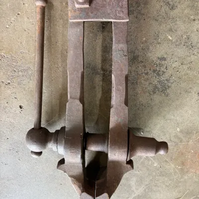 Sale Photo Thumbnail #358: Blacksmith vise A