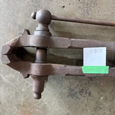 Sale Photo Thumbnail #359: Blacksmith vise A