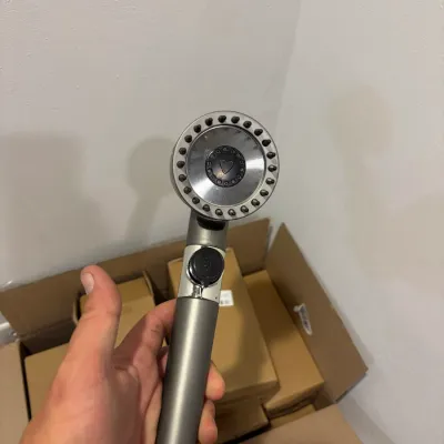 Sale Photo Thumbnail #53: Lot of 29 shower heads