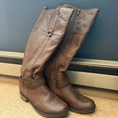 Sale Photo Thumbnail #84: Shoes lot, see pictures for sizes