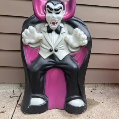 Sale Photo Thumbnail #416: Dracula blow mold, no light