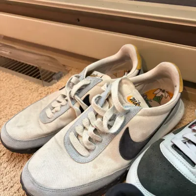 Sale Photo Thumbnail #88: Shoes lot, see pictures for sizes