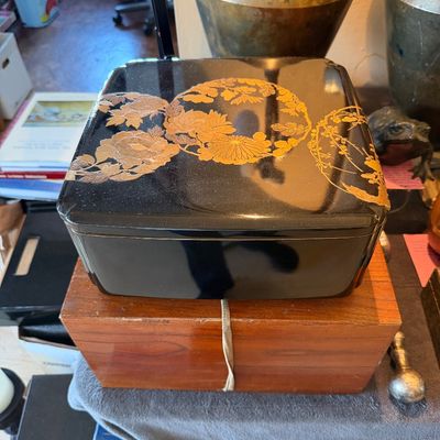 Imperial Japanese Box of superb quality in original presentation box 