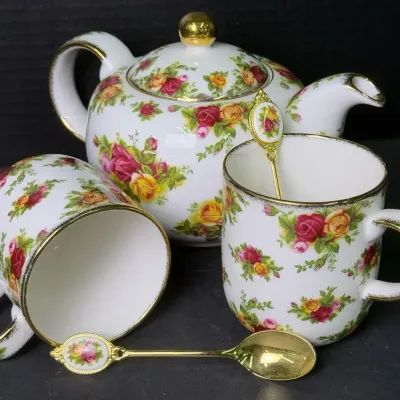 Royal Albert Old Country Roses Teapot, Mugs & Matching Spoons