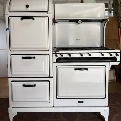 Magic Chef 1000 Series Queen Anne-Style Vintage Gas Range Circa 1930-1935 