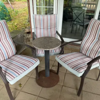 Classic three-piece outdoor bistro set