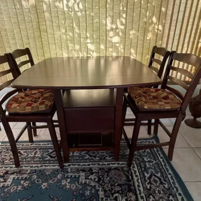 Pub style Table With Chairs 