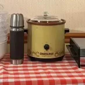 Crock Pot, Dehydrator, Grill/Waffle Iron & Portable Hot/Cold Container