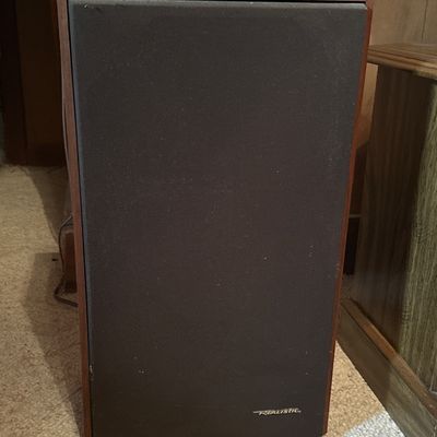 Realistic Speaker Pair – Oiled Walnut Veneer Cabinets – Untested (A Den)