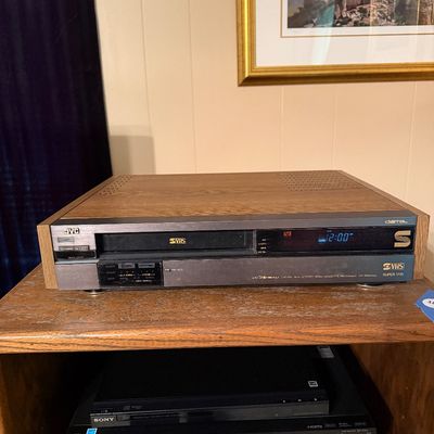 Vintage JVC HR-S8000U Super VHS S-VHS Digital Hi-Fi Stereo VCR – Powers On (TVR)