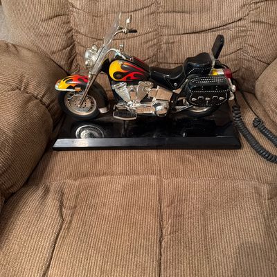 Harley Davidson Motorcycle Telephone (tv r)