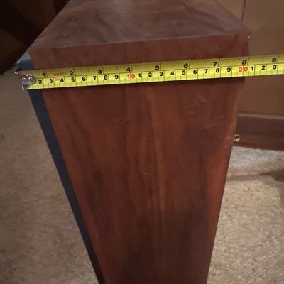Realistic Speaker Pair – Oiled Walnut Veneer Cabinets – Untested (A Den)