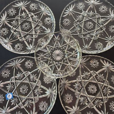 5 pieces of Anchor Hocking “Star of David” trays and bowl(DR)
