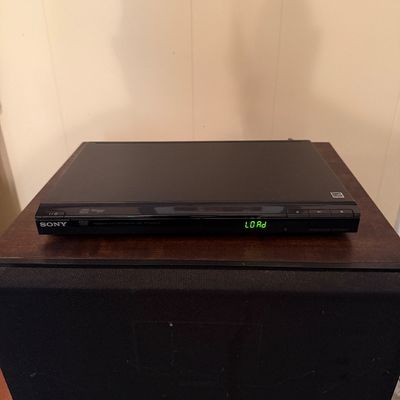 Sony DVP-SR200P Slim DVD/CD Player – Progressive Scan Dolby Digital – Powers On (Tvr)