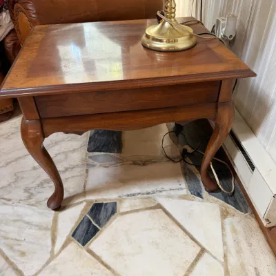Traditional Queen Anne Style Cherry End Table with Drawer, Cabriole Legs & Brass Bail Pull – 27" x 22" x 22" (LR)