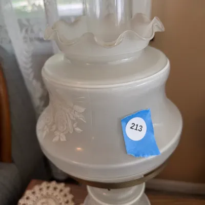 Vintage Gone With the Wind Style Frosted Glass Hurricane Lamp – Floral – Working