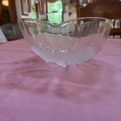 Clear Glass Bowl With Lily Pads- (DR)