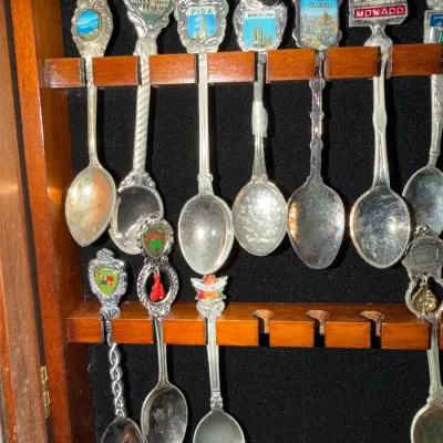 Vintage Travel Souvenir Spoon Collection in Wood Glass Display Case – Europe & Mediterranean Choice #1 DR