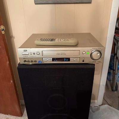 JVC HR-S9600U Super VHS S-VHS ET VCR w/ Jog Shuttle Remote – Powers On (Tvr)