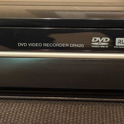 Toshiba DR420KU DVD Video Recorder/Player w/ Remote – HDMI 1080p – Powers On