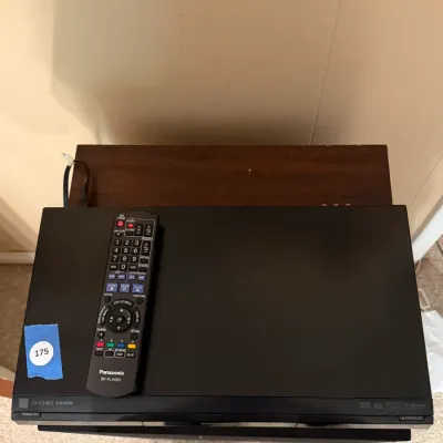 Panasonic DMP-BD35 Blu-ray DVD/CD Player w/ Original Remote – HDMI – Powers On (TVR)