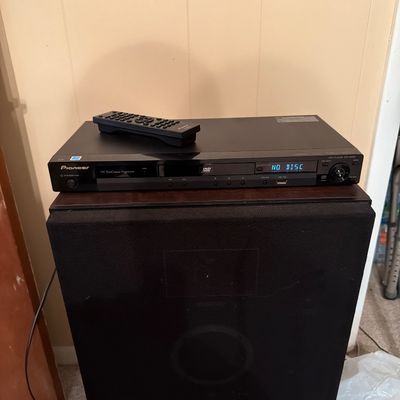 Pioneer DV-410V-K 1080p HDMI DVD/CD Player w/ Remote & USB – Powers On (Tvr)