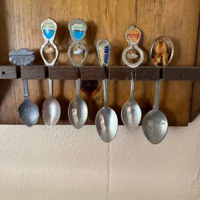 Vintage Canada Alaska Travel Souvenir Spoon Collection w/ Wooden Wall Display RackChoice #3 DR