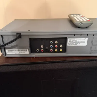 Magnavox MWD2205 4-Head VHS VCR/DVD Combo Player w/ Remote – Powers On
