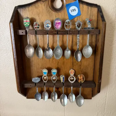 Vintage Canada Alaska Travel Souvenir Spoon Collection w/ Wooden Wall Display RackChoice #3 DR