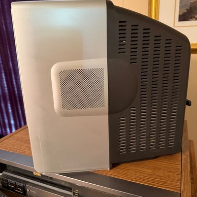 Vintage 2004 Orion TVDVD092 9" CRT TV/DVD Combo – Retro Gaming – Powers On
