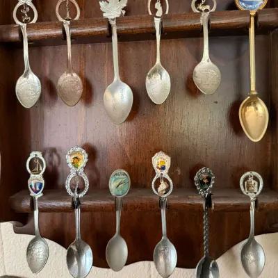 Vintage North American Travel Souvenir Spoon Collection w/ Large Wood Display Rack DR