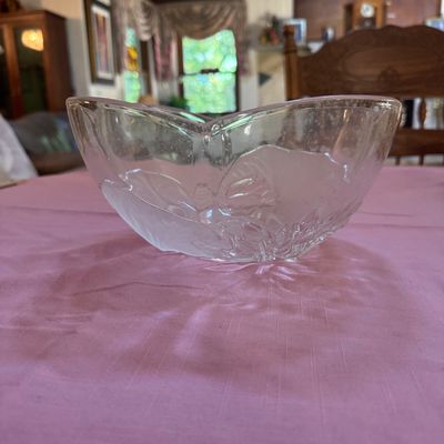 Clear Glass Bowl With Lily Pads- (DR)