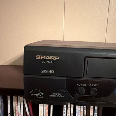 Sharp VC-H992U 4-Head Hi-Fi Stereo VHS VCR – Rapid Rewind – Powers On