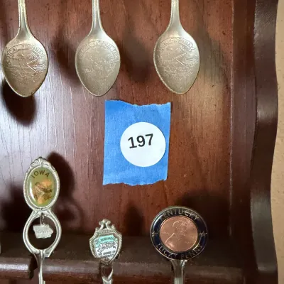 Vintage USA State & Travel Souvenir Spoon Collection – 18 Spoons w/ Wood Display Rack DR