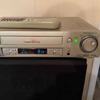 JVC HR-S9600U Super VHS S-VHS ET VCR w/ Jog Shuttle Remote – Powers On (Tvr)