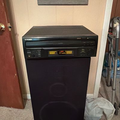 Pioneer CLD-D702 LaserDisc CD/CDV Player – Powers On, Tray Won’t Open – Parts/Repair