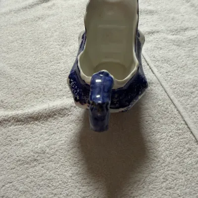 Antique Allerton’s England Blue Willow Gravy Boat – Scalloped Transferware c.1929–1942 Has a chip in bottom.