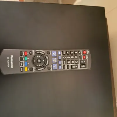 Panasonic DMP-BD30 Blu-ray DVD Disc Player w/ Remote – HDMI – Powers On (tv r)