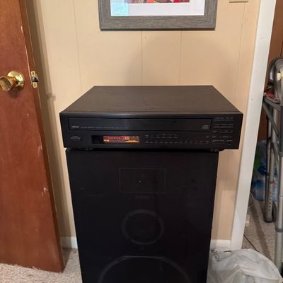 Vintage 1990 Yamaha CDC-705 Natural Sound 5-Disc CD Changer – Powers On / Tray Opens