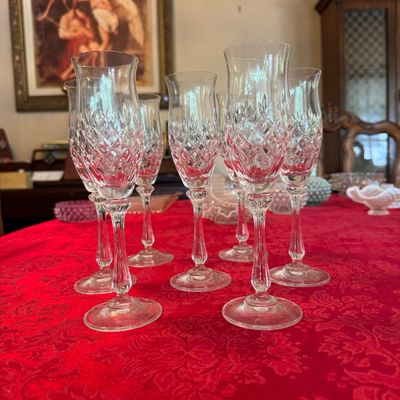 Set of 7 Mikasa Montclair with Diamond Cut Champagne Flutes (DR)