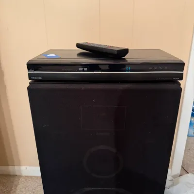 Toshiba DR420KU DVD Video Recorder/Player w/ Remote – HDMI 1080p – Powers On