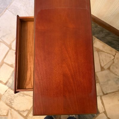 Traditional cabriole leg accent table-F