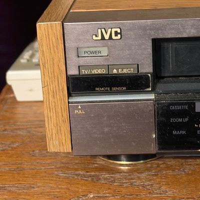 Vintage JVC HR-S8000U Super VHS S-VHS Digital Hi-Fi Stereo VCR – Powers On (TVR)