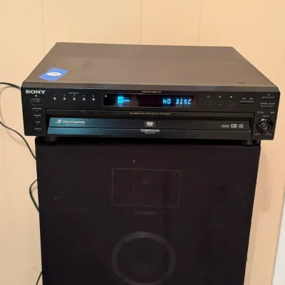 Sony DVP-NC655P 5-Disc DVD/CD Carousel Changer – Progressive Scan – Powers On