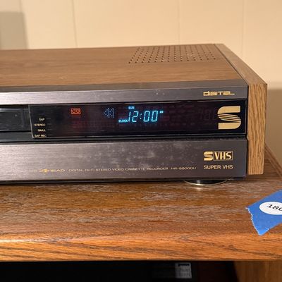 Vintage JVC HR-S8000U Super VHS S-VHS Digital Hi-Fi Stereo VCR – Powers On (TVR)