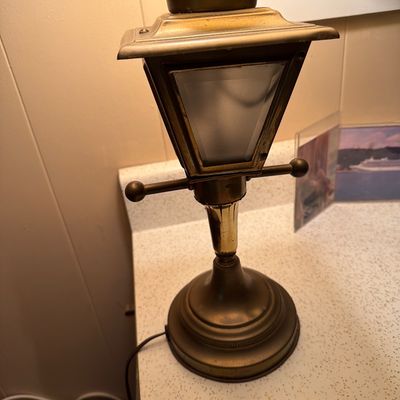 Lamp. (Tvr)