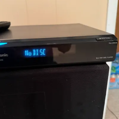 Panasonic DMP-BD30 Blu-ray DVD Disc Player w/ Remote – HDMI – Powers On (tv r)
