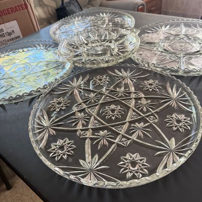 5 pieces of Anchor Hocking “Star of David” trays and bowl(DR)