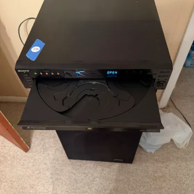 Sony DVP-NC655P 5-Disc DVD/CD Carousel Changer – Progressive Scan – Powers On